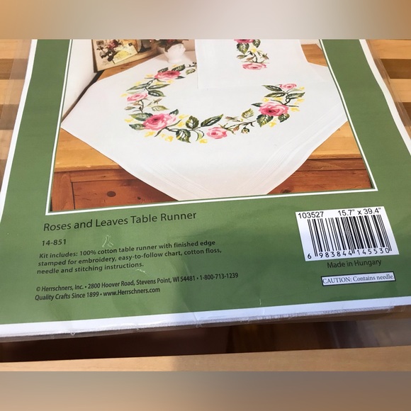 Embroidery Kit Table Runner - Picture 3 of 5